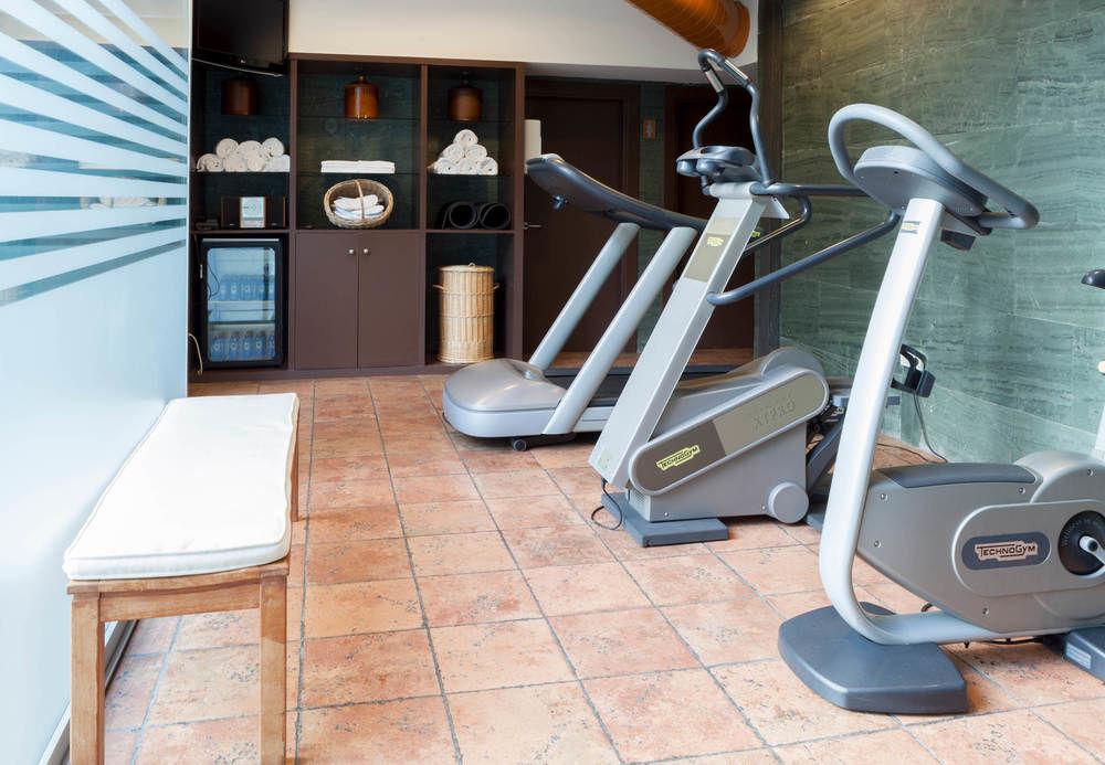 Hotel Palacio Del Carmen, Autograph Collection Santiago de Compostela Dış mekan fotoğraf A gym at a hotel