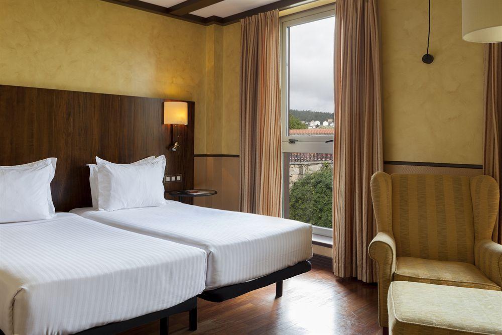 Hotel Palacio Del Carmen, Autograph Collection Santiago de Compostela Dış mekan fotoğraf A room at the hotel