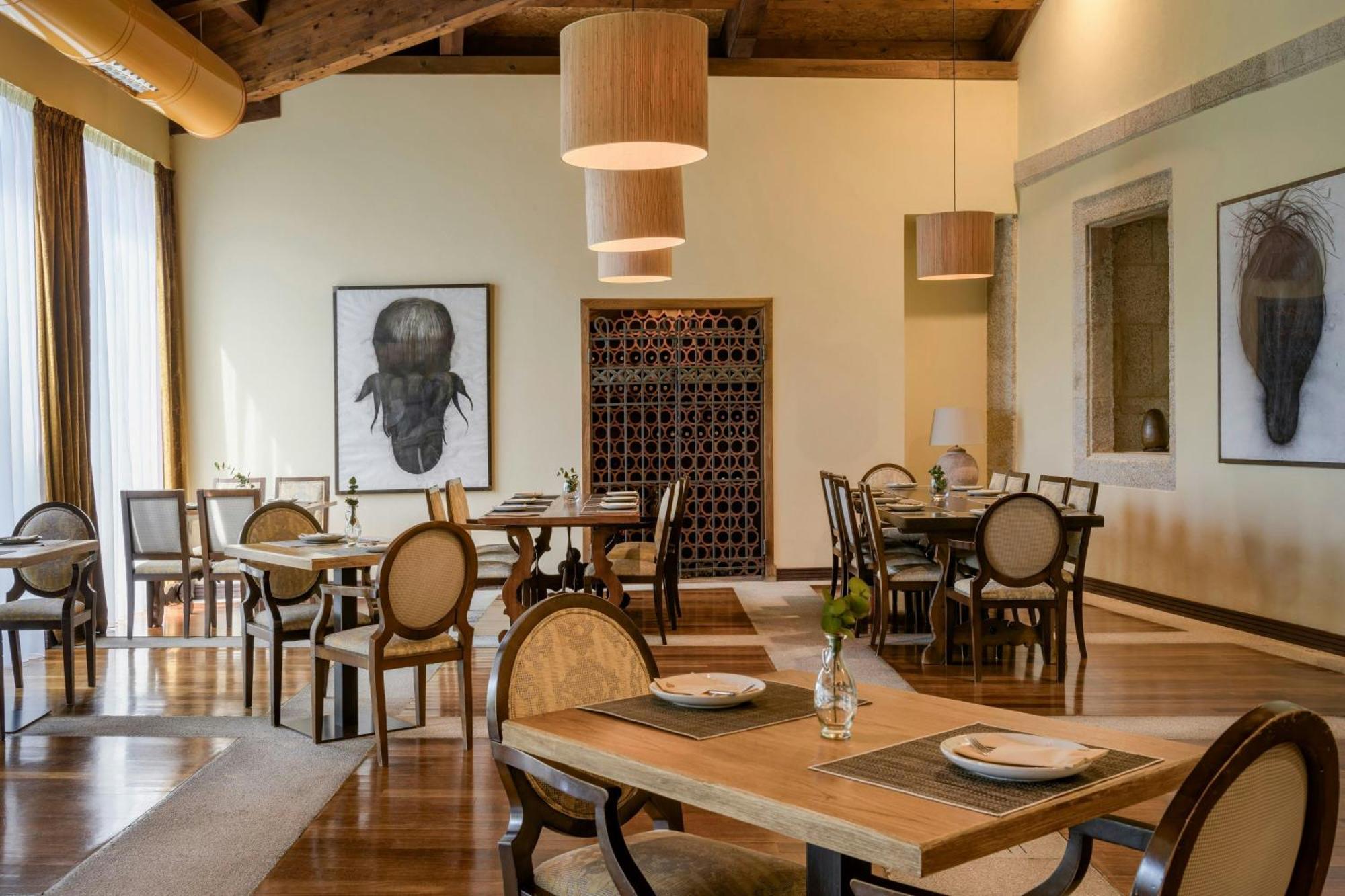 Hotel Palacio Del Carmen, Autograph Collection Santiago de Compostela Dış mekan fotoğraf The restaurant at the Four Seasons Hotel, Nairobi