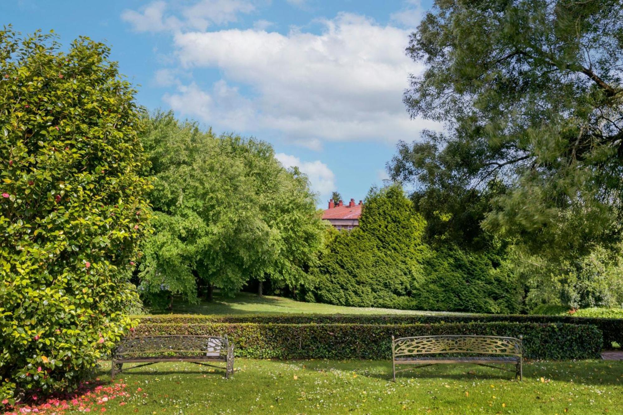 Hotel Palacio Del Carmen, Autograph Collection Santiago de Compostela Dış mekan fotoğraf The gardens at the rear of the house