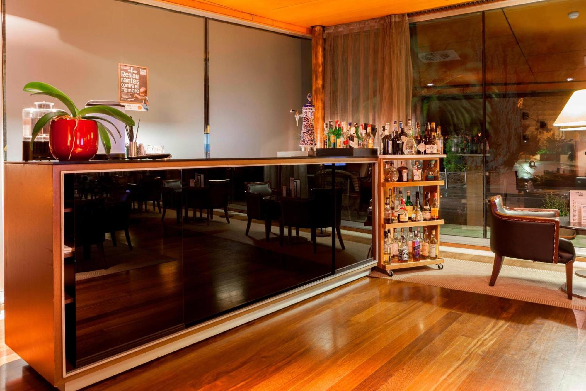 Hotel Palacio Del Carmen, Autograph Collection Santiago de Compostela Dış mekan fotoğraf The bar at the Mandarin Oriental, Munich