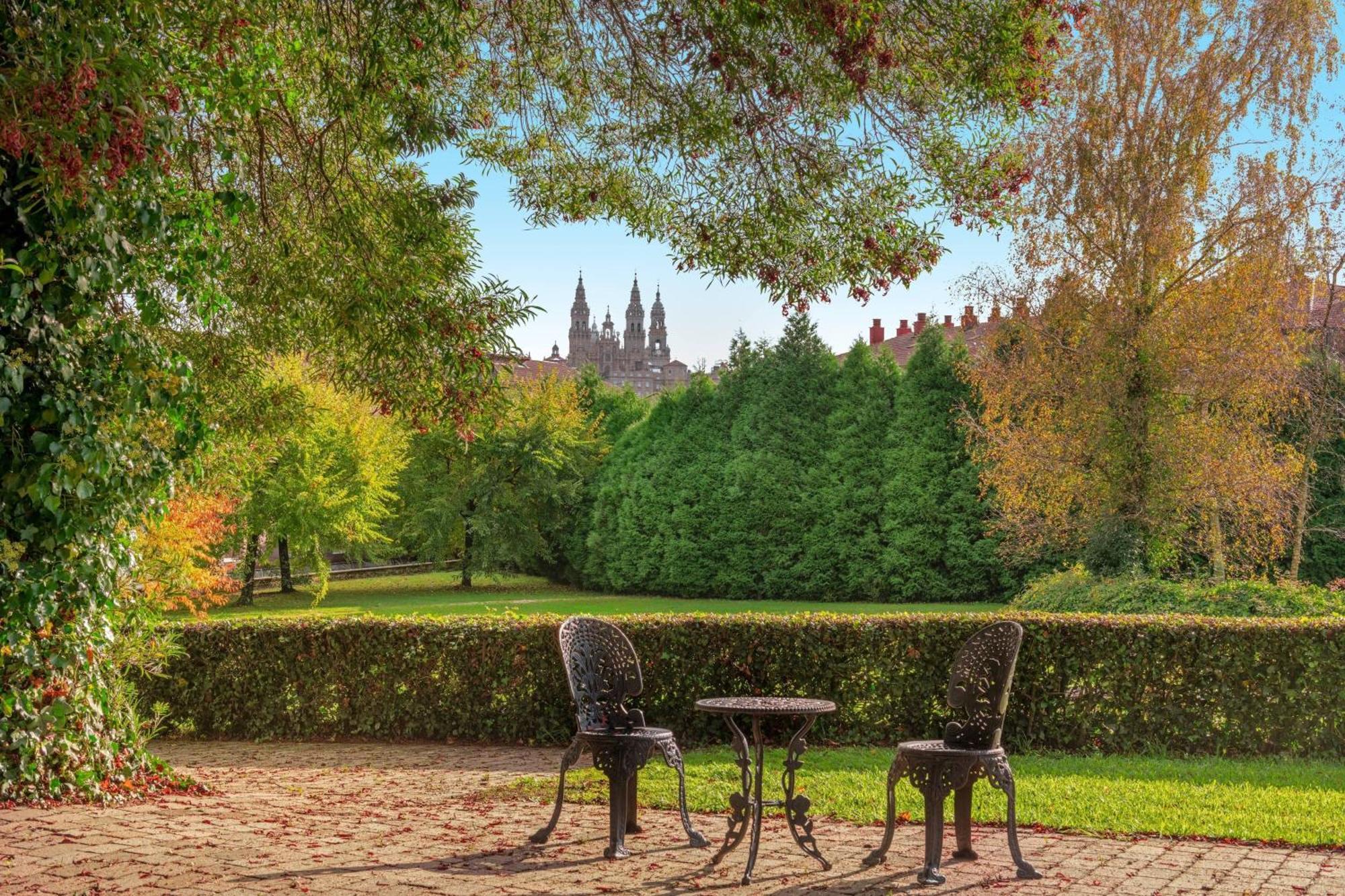 Hotel Palacio Del Carmen, Autograph Collection Santiago de Compostela Dış mekan fotoğraf The gardens of the Château de Chambord