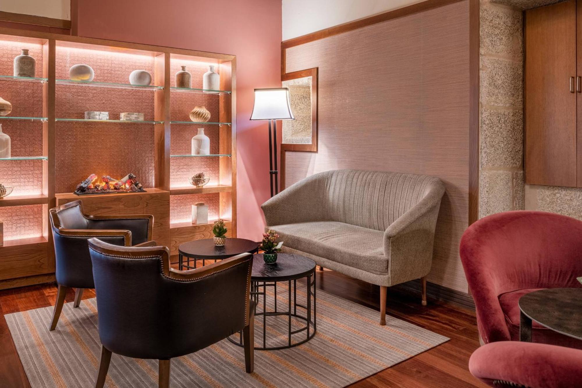 Hotel Palacio Del Carmen, Autograph Collection Santiago de Compostela Dış mekan fotoğraf The Lounge at the Hotel